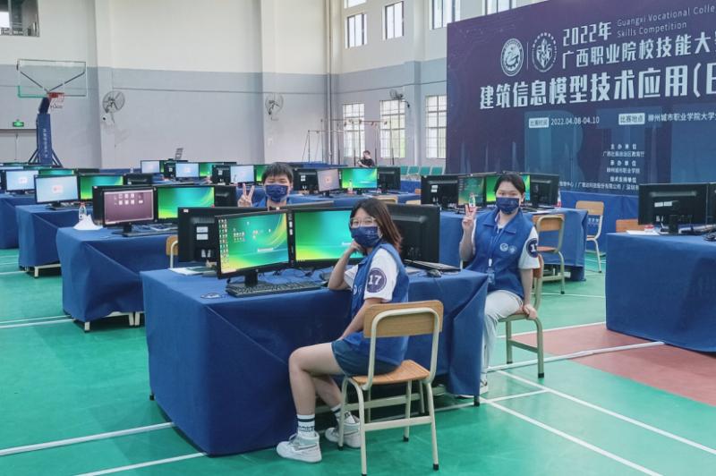 参赛选手在比赛现场（小图）.jpg