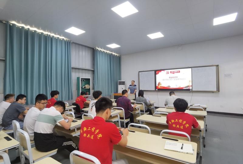 1.曹益柏领学《缅怀革命先烈 坚定理想信念》.jpg