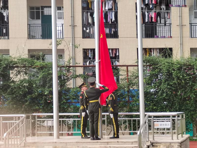 幼师教育学院举行“传承五四精神，献礼建团百年”主题升旗仪式