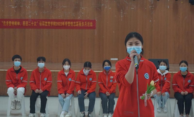 图一：学生代表讲战疫故事.jpg