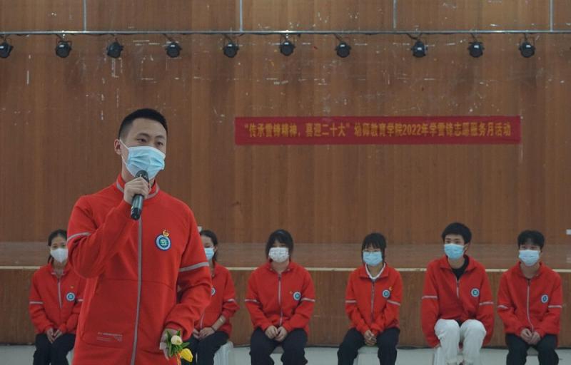 图二：学生代表讲战疫故事.jpg