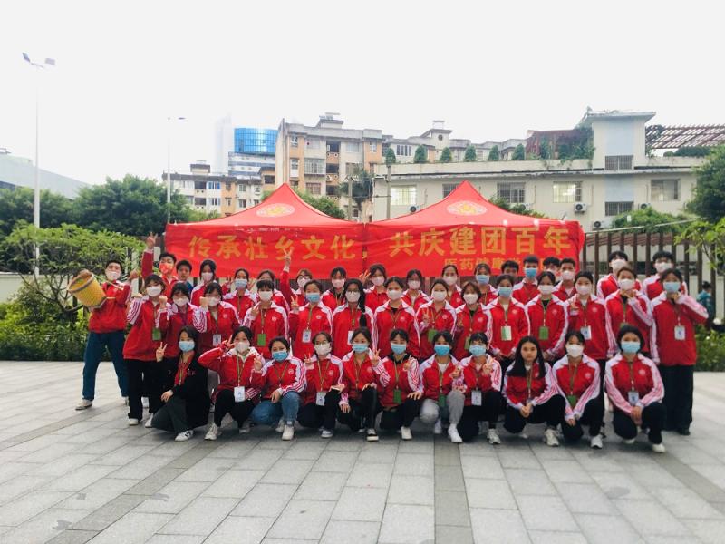 工作人员合影（一校区）.jpg