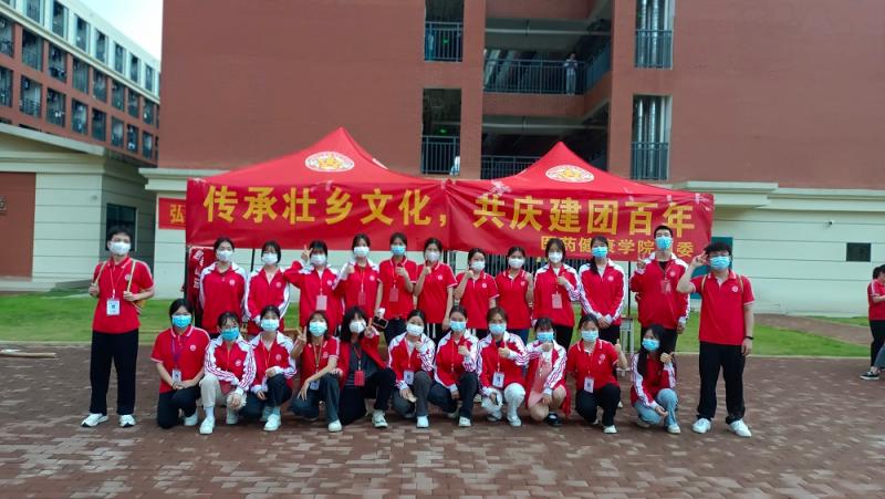 工作人员合影（三校区）.jpg