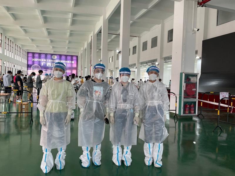 党员教师合影.jpg