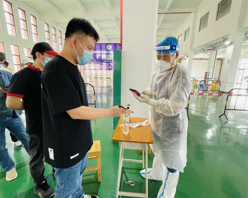 学生一支部书记吴廷川在检录信息.jpg