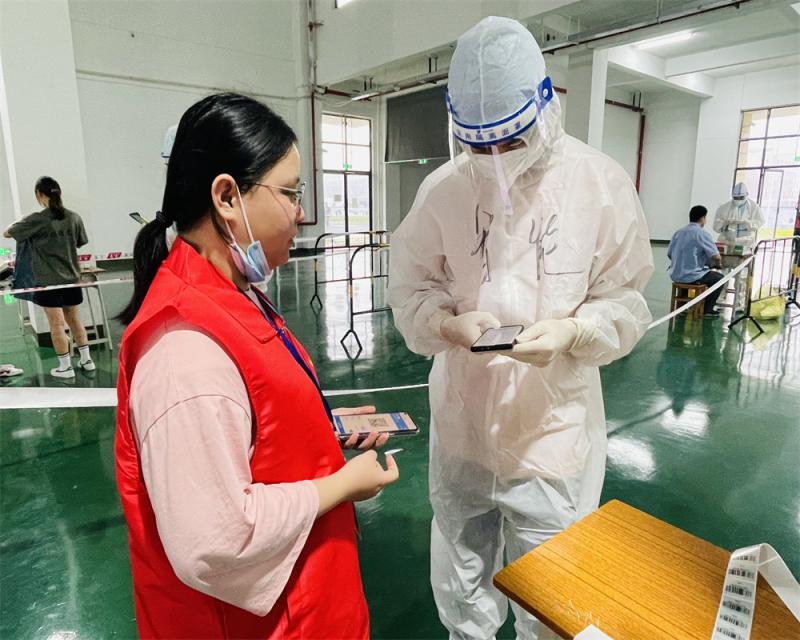 学生二支部党员黎钊杰老师在检录信息.jpg