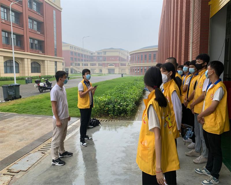 学生志愿者.jpg