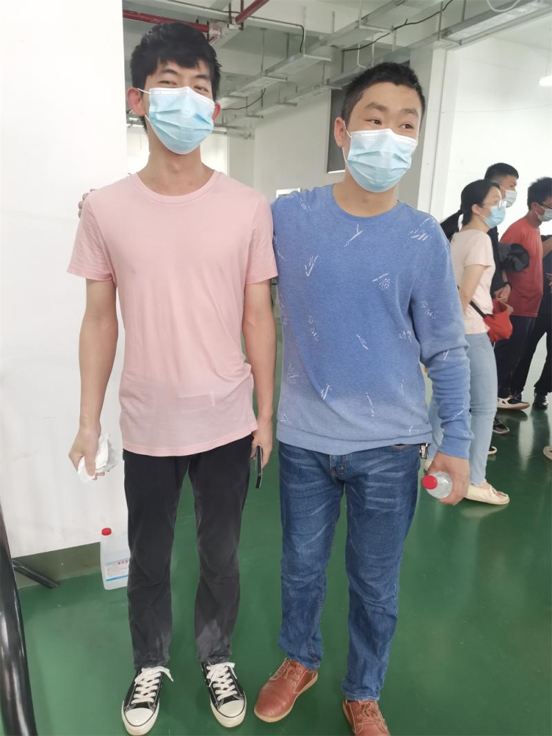 脱下防护服衣服湿透.jpg