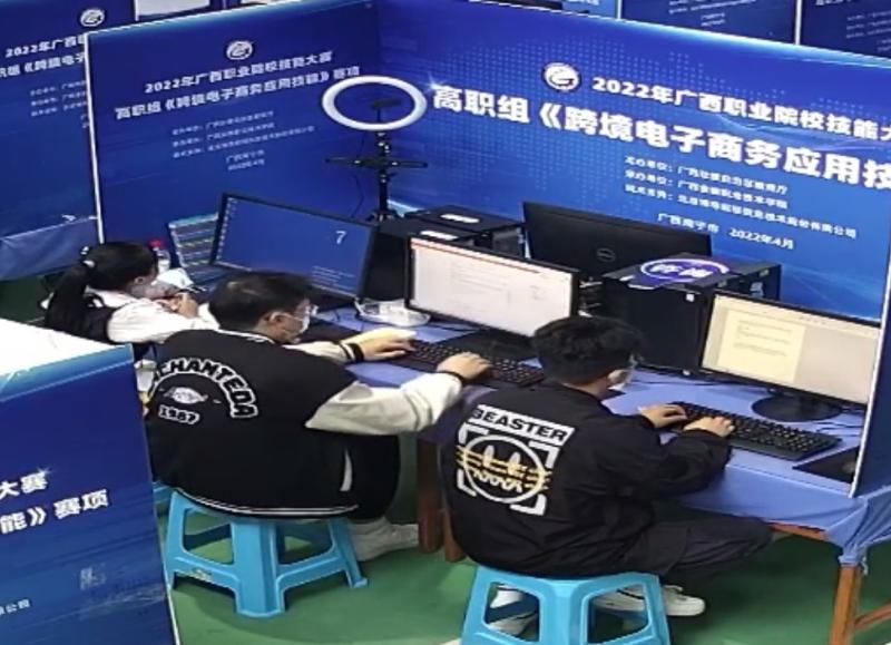 图2：工商管理学院参赛队伍比赛现场图.jpg
