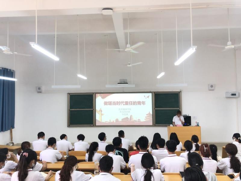 E:\u684c面\u533b药健康学院药安2031班李思棋.jpg