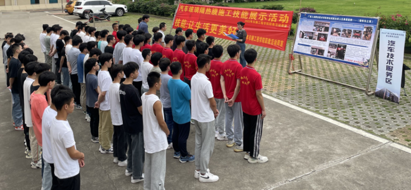 1.师生列队参加仪式.png