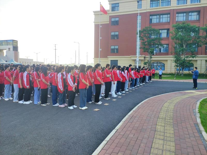 杨濠瑞老师给同学们通报电信网络诈骗案件.jpg