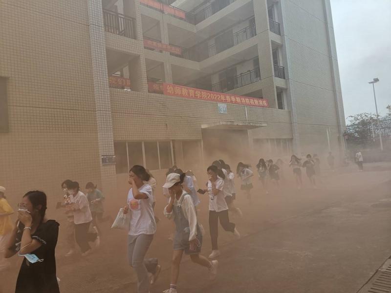 幼师教育学院开展2022年春季学期消防疏散和灭火实操演练