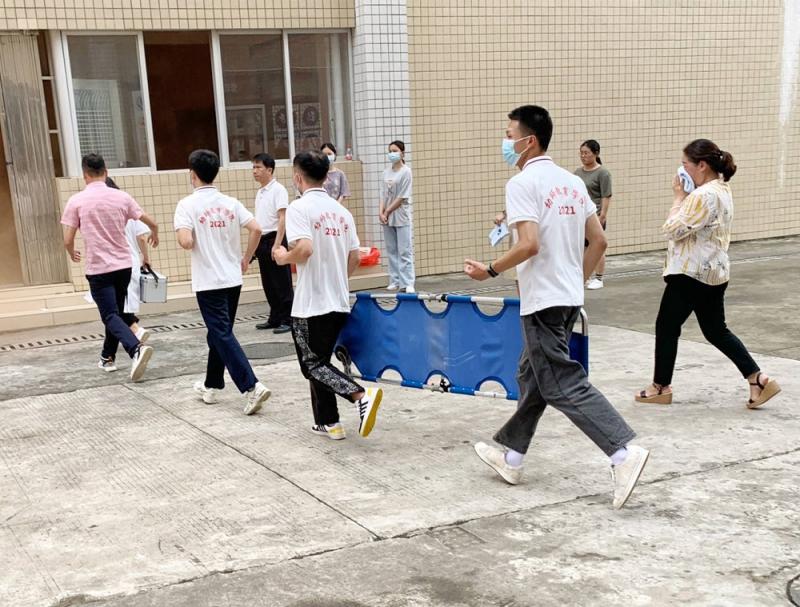 图二：搜救伤员现场.jpg