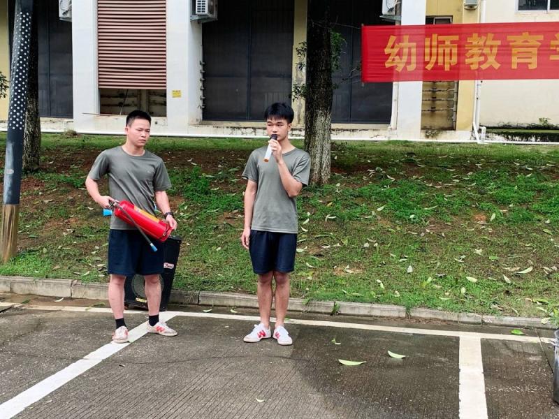 图四：灭火实操讲解.jpg