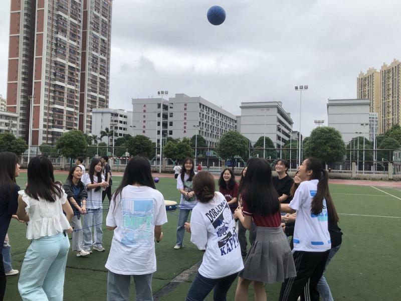 学生开展素质拓展活动3.jpg