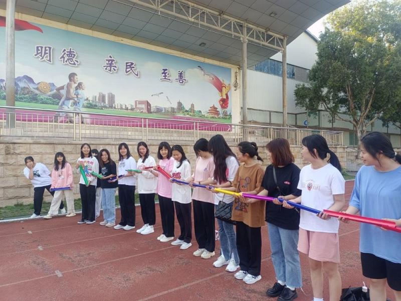 学生开展素质拓展活动1.jpg
