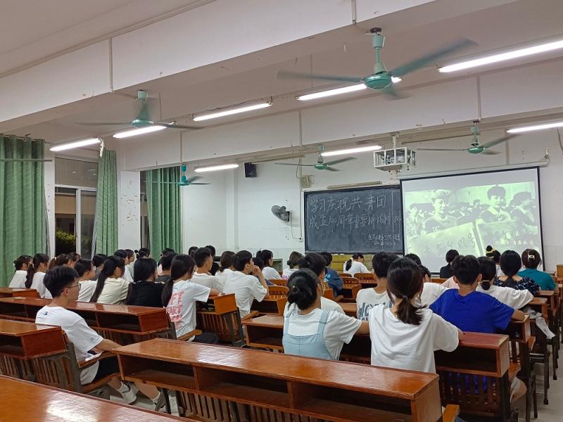 观看云团课直播 （一校区）.jpg