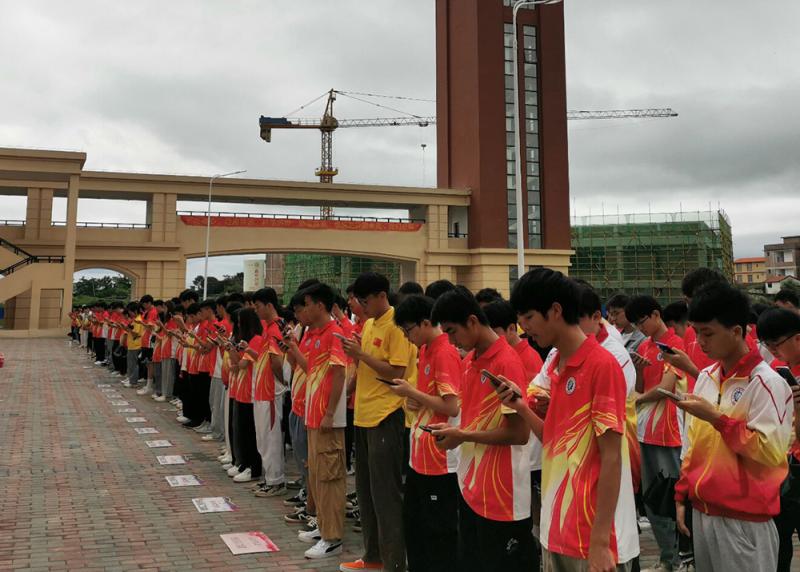 同学们集体“悦读党报”（小尺寸）.jpg