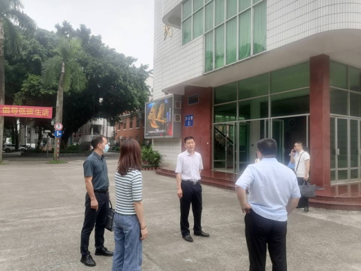 2.学生处长龚树强做出发前的工作部署.png