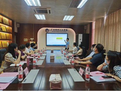 6.我校到广西纺织工业学校机进行工作交流现场.png