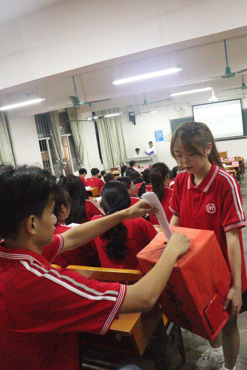 学生代表投票.jpg