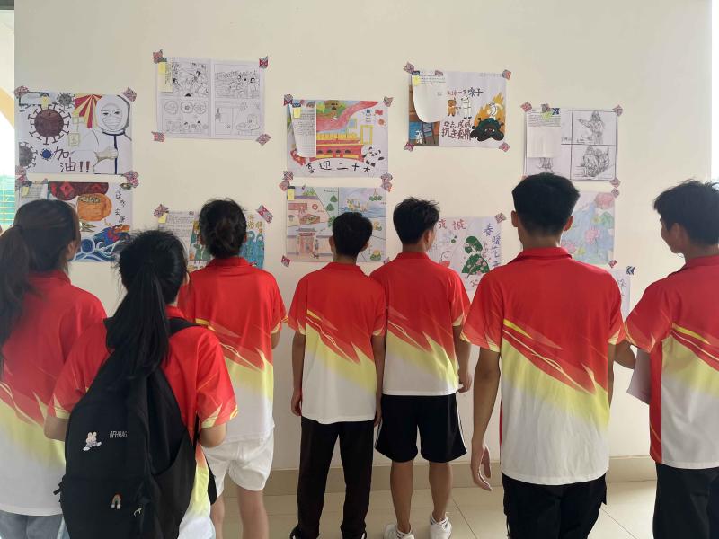 学生观摩（小图）.jpg