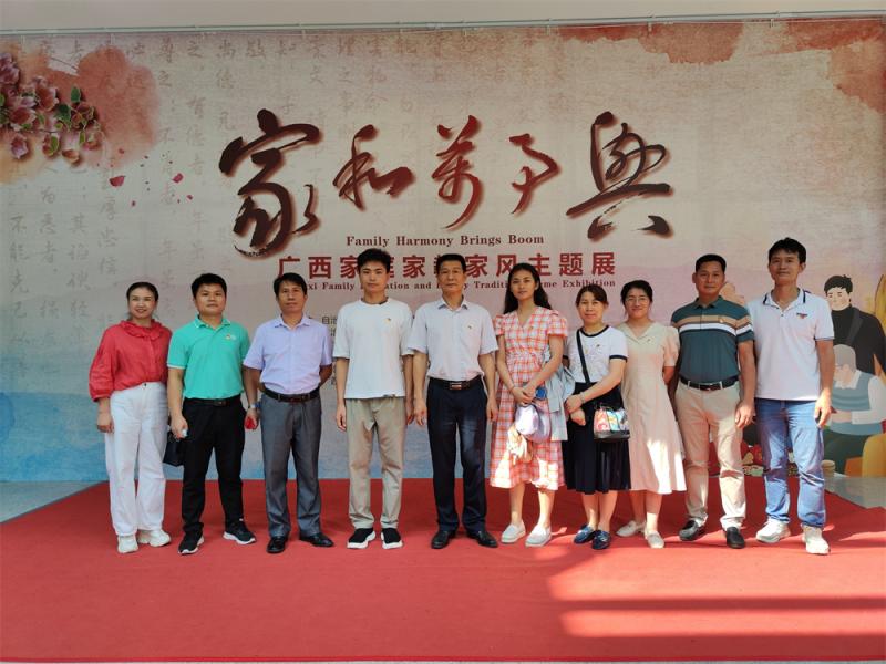支部党员参加广西家庭家教家风主题展.jpg