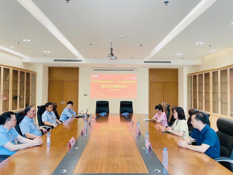 会议现场.jpg