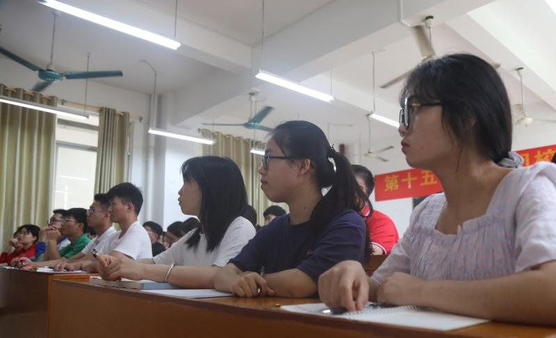 在疫情中领悟党史，牢记初心使命 ——岑慧老师给第十五期业余团校青马班授课