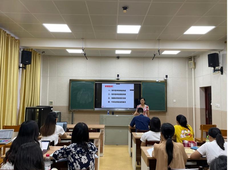 马克思主义学院举办“精彩一课”专题讲座