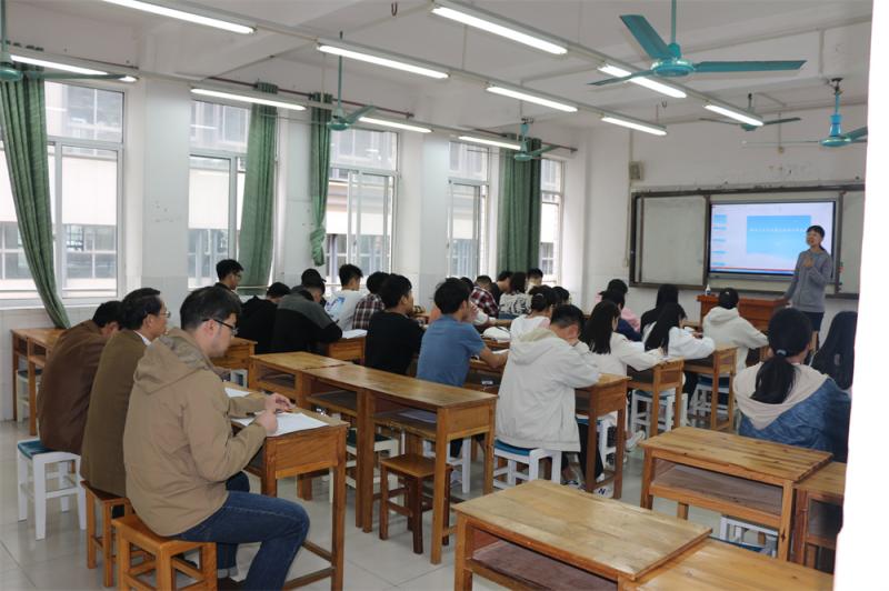 学校党委书记韩志刚深入轻工化工学院调研并指导工作