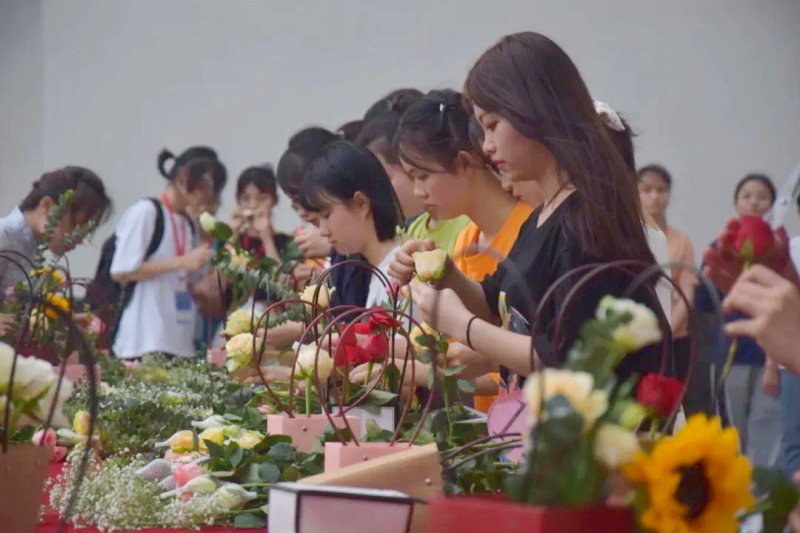 喜讯：轻工化工学院谭维坤同学荣获 “喜迎党的二十大·花开新时代”花艺比赛一等奖