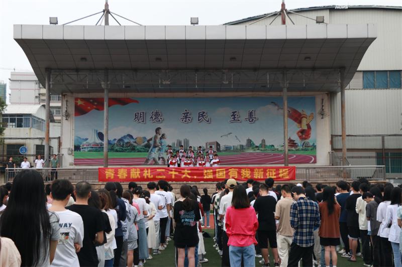 学生代表诗朗诵.jpg