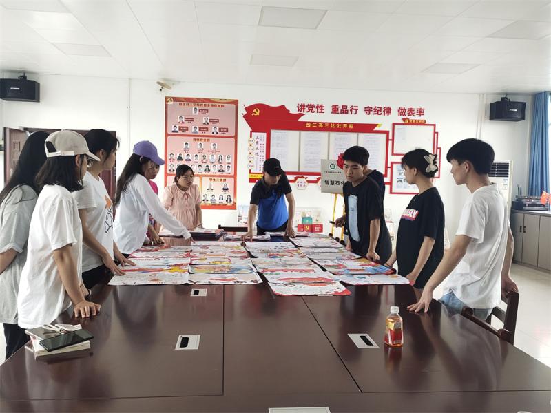 轻工化工学院成功承办第十九届校园文化艺术节“喜迎党的二十大，一起向未来”手抄报比赛