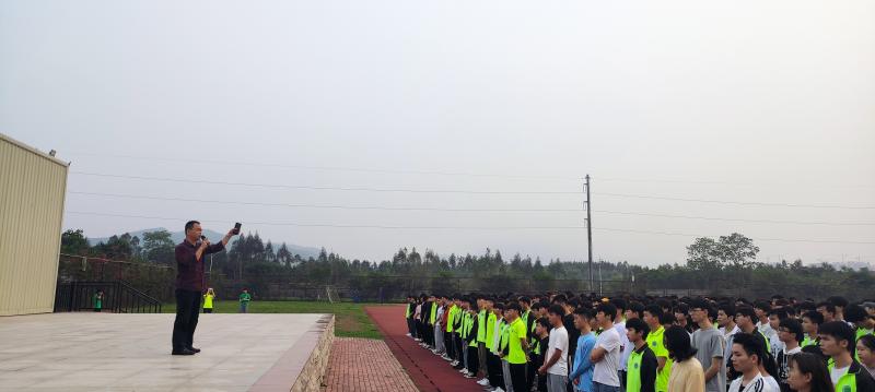 车辆工程学院召开清明节假前安全教育主题晨会