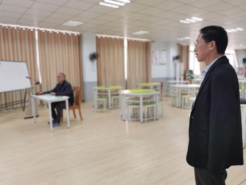 C:UsersAdministratorDesktop‚1.3.4幼师教育学院《党委书记到幼师教育学院检查新学期在线教学开展情况》\u97e9书记到幼师教育学院进行教学工作检查新闻稿\u56fe2 韩书记旁听授课.jpg