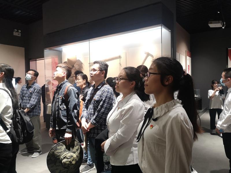 C:UsersAdministratorDesktop‚1.4.8幼师教育学院《幼师教育学院教师一支部党员参加“重温革命历史.传承红色基因”清明祭扫英烈活动》\u56fe3：参观中秋起义纪念馆.jpg