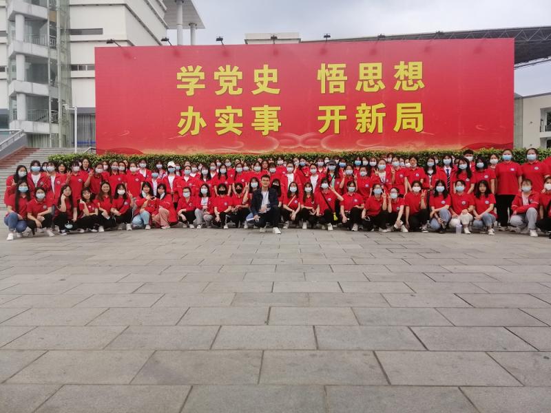 C:UsersAdministratorDesktop‚1.4.18幼师教育学院《幼师教育学院学生观看贵港市党委组织的青年歌手红歌大赛》\u56fe片3：活动合影.jpg