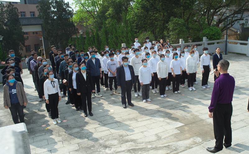 幼师教育学院学生党支部全体党员参加“重温革命历史.传承红色基因”清明祭扫英烈活动