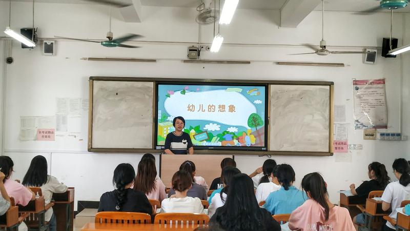 图二：石媛老师创新活动授课过程.jpg