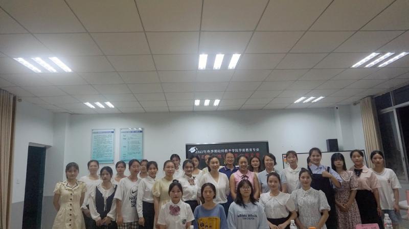 图二：竞赛结束选手与评委老师合影留念.jpg