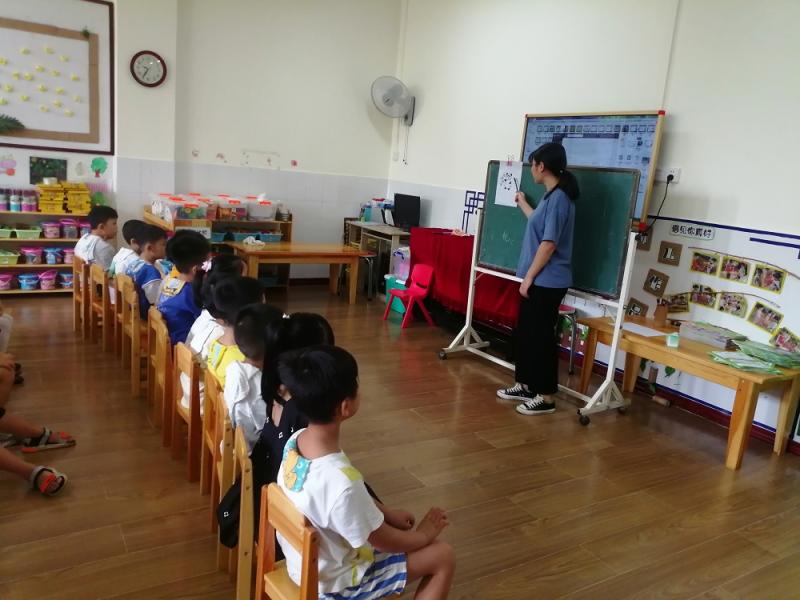 图二：学生在开展教学活动.jpg