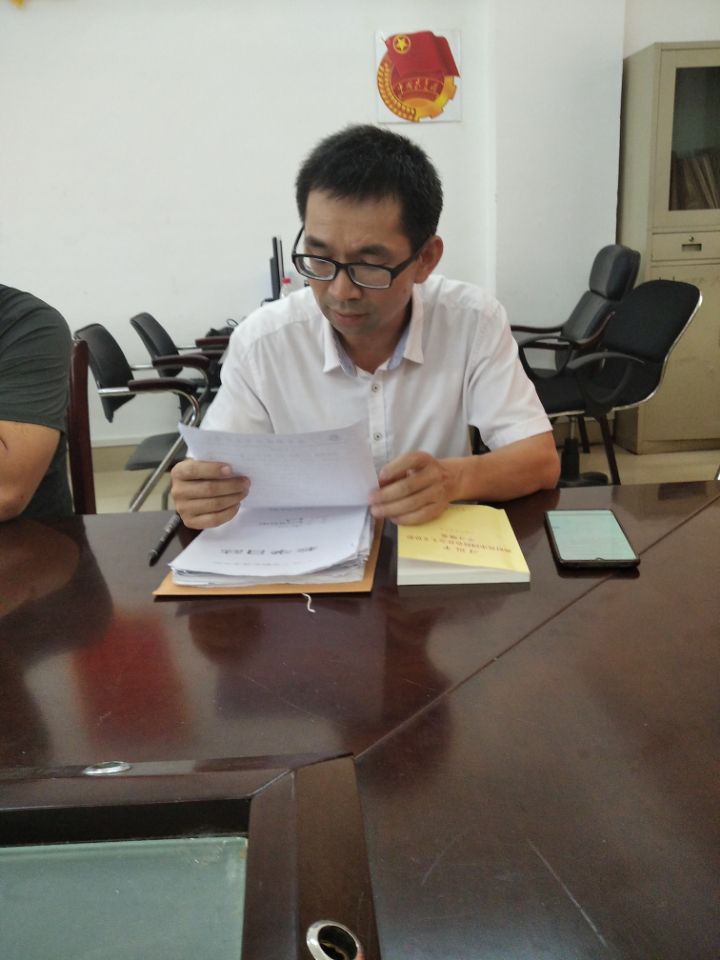 图2 党员同志发言.jpg
