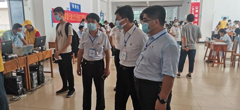 学校党委副书记罗生芳莅临二区指导迎新工作