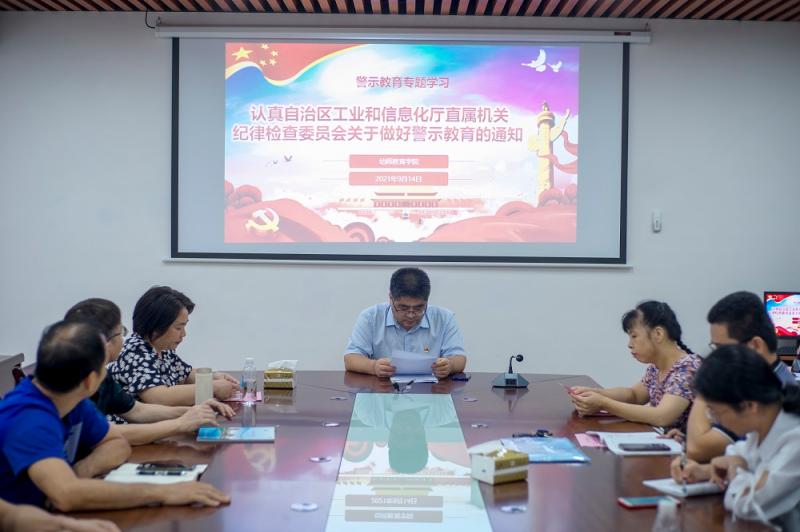 强化警示教育 坚守师德底线 ——幼师教育学院组织观看酒驾醉驾警示教育片