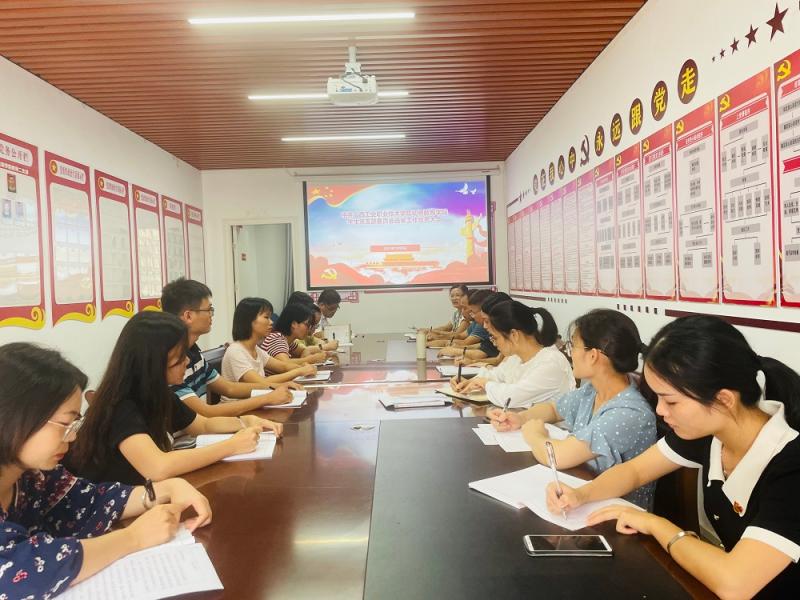 幼师教育学院学生党支部召开党员大会推选支部委员