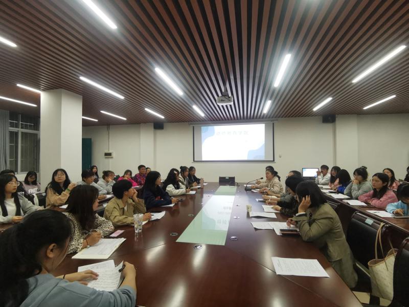师生座谈会现场（1000）.jpg