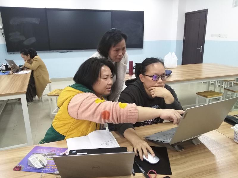 图3：各专业负责人就诊改复核工作进行协商、交流.jpg