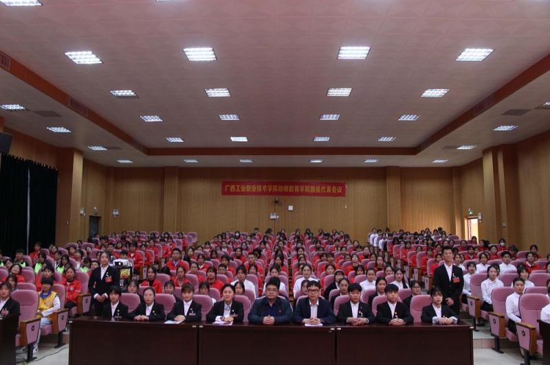图四：团代会合影留念.jpg